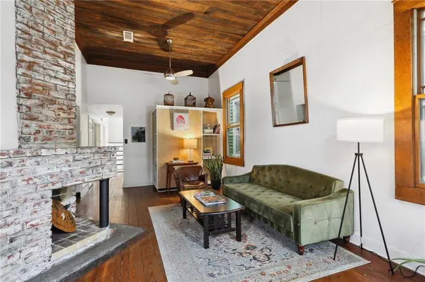 1830 CONSTANTINOPLE ST, New Orleans, LA 70115