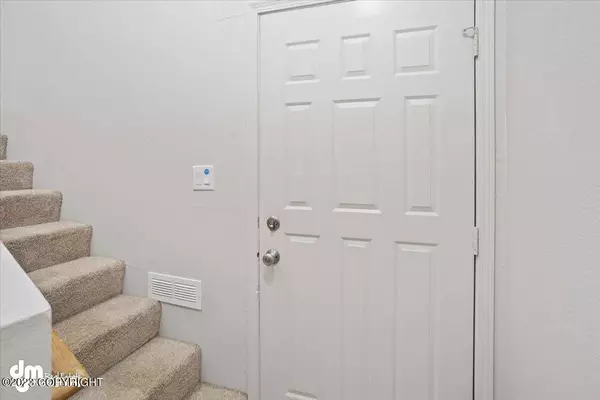 5970 Keyann CIR, Anchorage, AK 99504