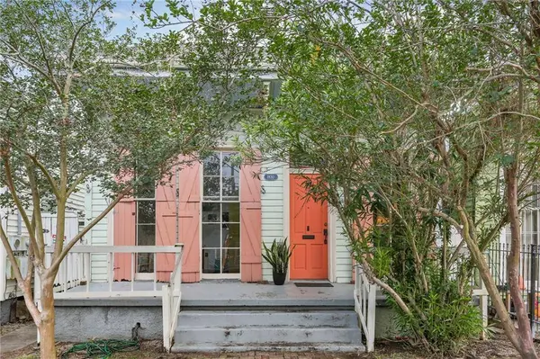 1830 CONSTANTINOPLE ST, New Orleans, LA 70115