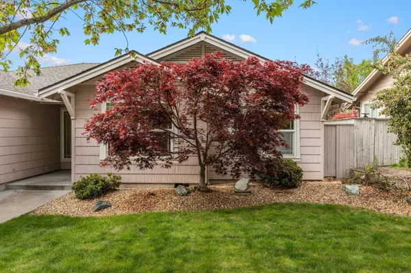 81 Freshwater Dr, Phoenix, OR 97535