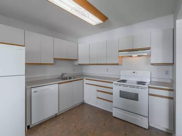 6715 Dover Rd #405, Nanaimo, BC V9V 1L8