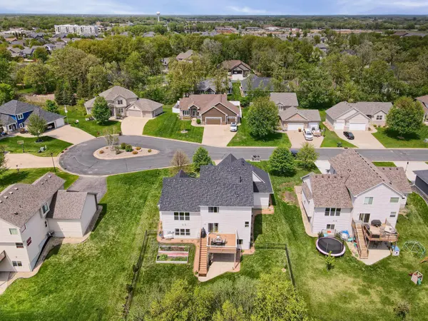 1404 7th Street CT SE, New Prague, MN 56071