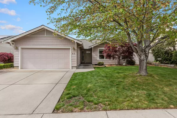 81 Freshwater Dr, Phoenix, OR 97535