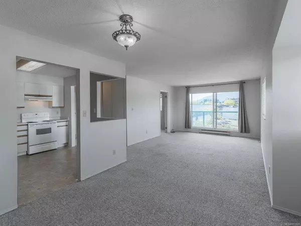 6715 Dover Rd #405, Nanaimo, BC V9V 1L8