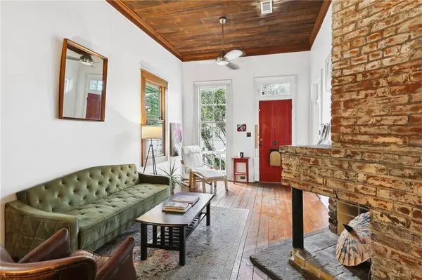 1830 CONSTANTINOPLE ST, New Orleans, LA 70115