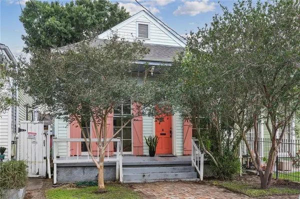 1830 CONSTANTINOPLE ST, New Orleans, LA 70115