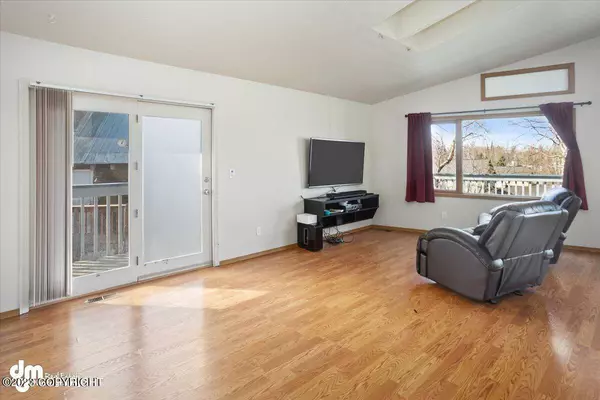 5970 Keyann CIR, Anchorage, AK 99504