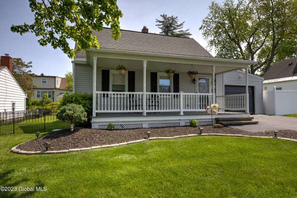 33 Rose Court, Cohoes, NY 12047