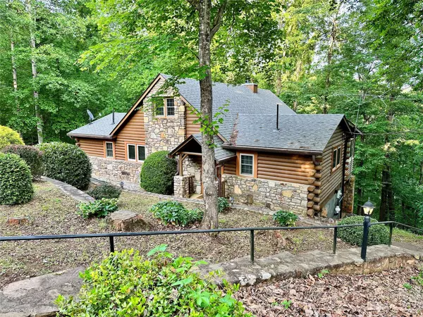 141 Rabbits LN, Lake Lure, NC 28746