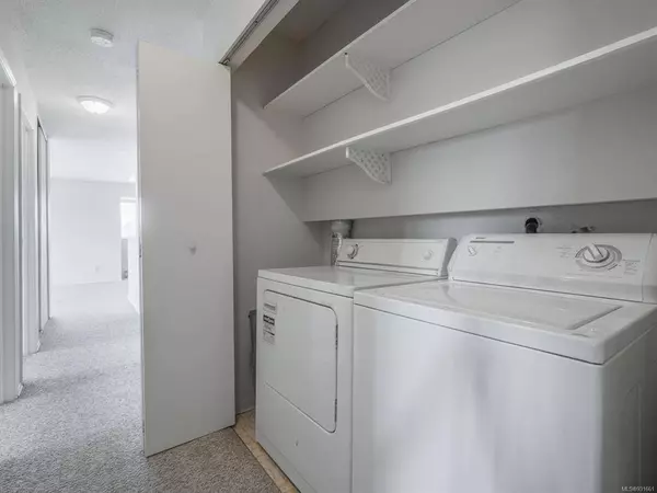 6715 Dover Rd #405, Nanaimo, BC V9V 1L8