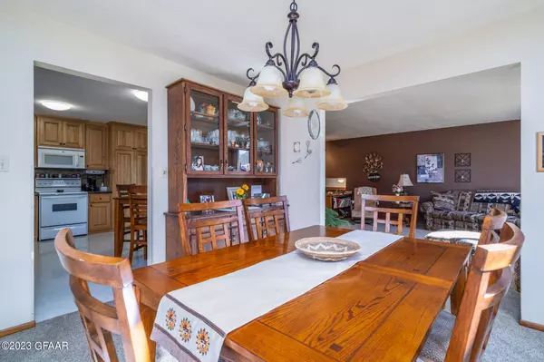 321 CRESCENT Drive, Thompson, ND 58278