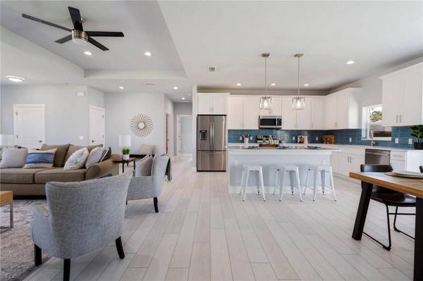 32 PINE CIRCLE DR, Palm Coast, FL 32164