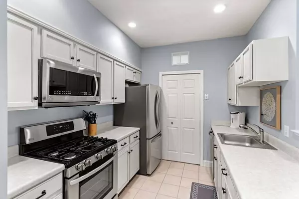 19 Hampshire Rd #107, Methuen, MA 01844