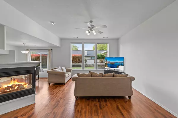 81 Freshwater Dr, Phoenix, OR 97535