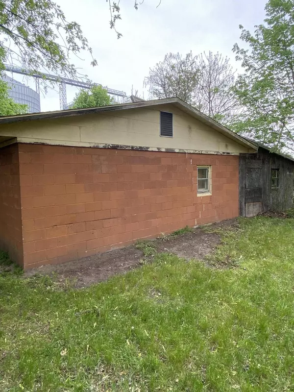 102 E Beers Street, Decatur, MI 49045