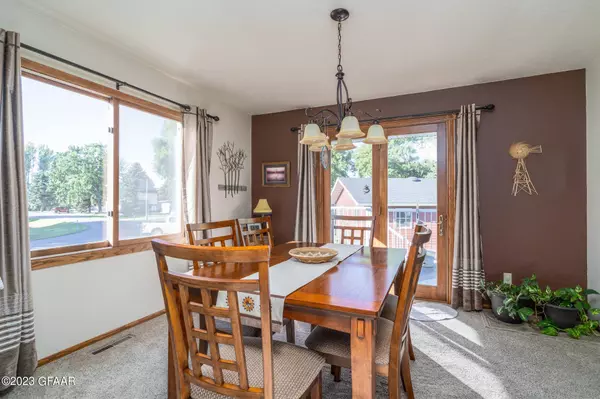 321 CRESCENT Drive, Thompson, ND 58278