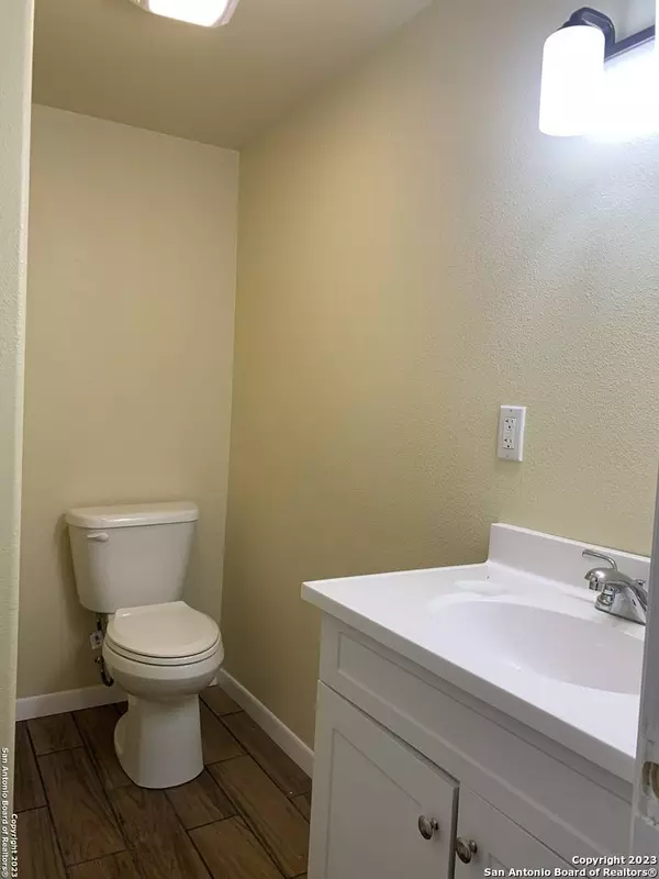 410 CRISP ST, Uvalde, TX 78801-4327