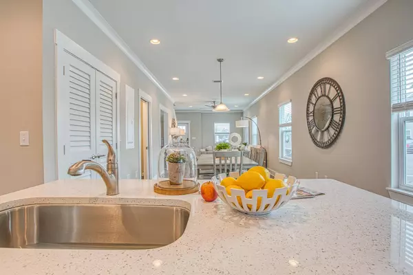 150 Date Palm Lane, Freeport, FL 32439