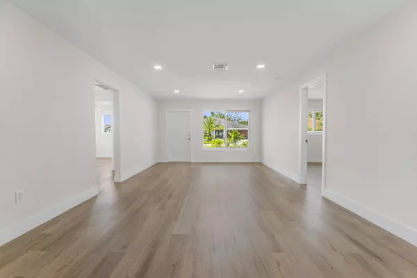 1903 Antigua RD, Lake Clarke Shores, FL 33406