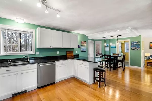 4 Goss Ave, Amesbury, MA 01913