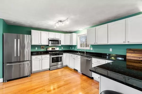 4 Goss Ave, Amesbury, MA 01913