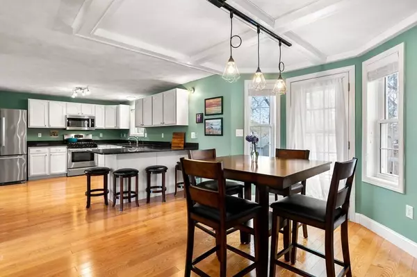 4 Goss Ave, Amesbury, MA 01913