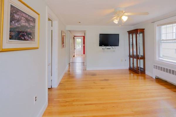 10 Mount Ida Terrace, Waltham, MA 02451