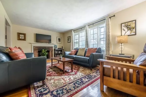 1 Lovejoy Rd, Andover, MA 01810