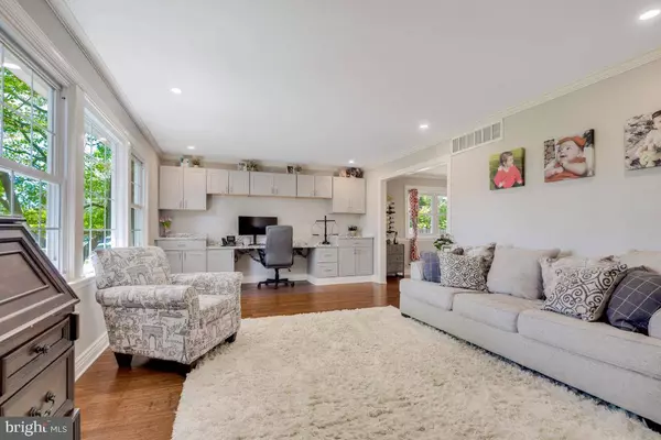 5 GATELY CT, Cherry Hill, NJ 08002