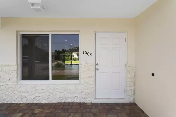 1903 Antigua RD, Lake Clarke Shores, FL 33406