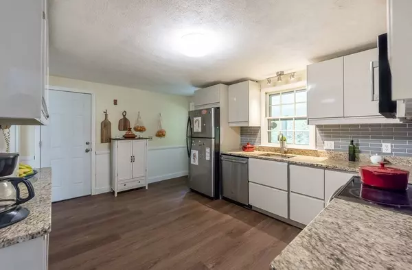 1 Lovejoy Rd, Andover, MA 01810