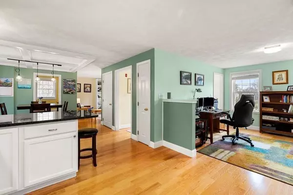 4 Goss Ave, Amesbury, MA 01913