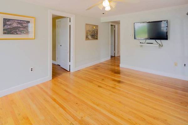 10 Mount Ida Terrace, Waltham, MA 02451