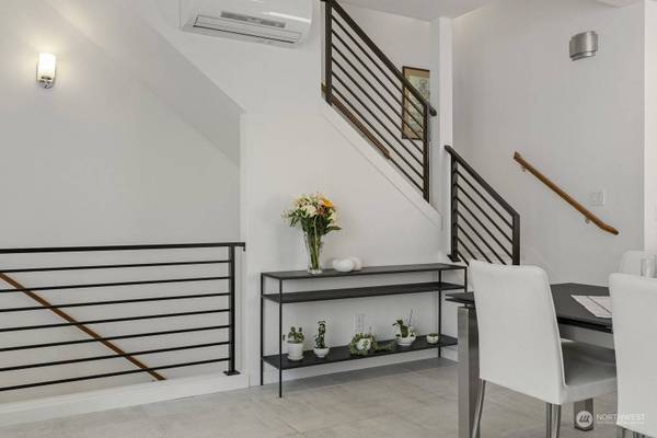 1140 10th AVE E #A, Seattle, WA 98102