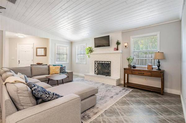 420 WOODLAWN AVE, Belleair, FL 33756