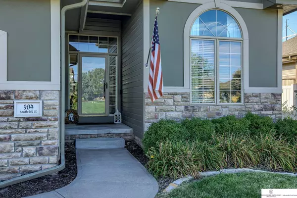 904 S 201 Street, Elkhorn, NE 68022