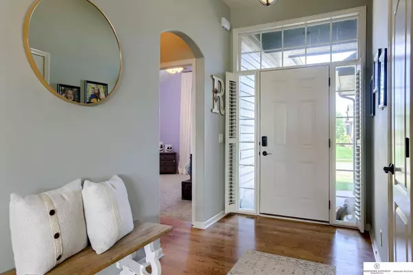 904 S 201 Street, Elkhorn, NE 68022