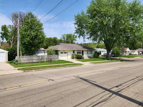 1403 14th ST NW, Rochester, MN 55901