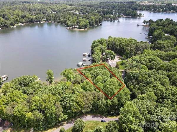 7326 Right Angle ST, Sherrills Ford, NC 28673