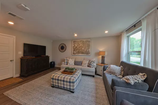 13354 Saxony BLVD W, Fishers, IN 46037