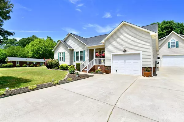 129 Rainbow ST, Concord, NC 28025