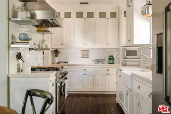 4232 Rhodes Ave, Studio City, CA 91604