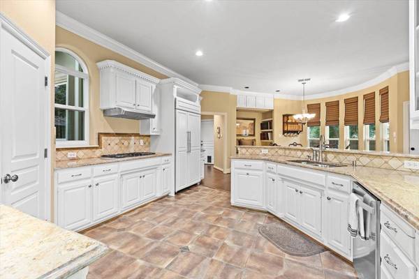 2416 Huntersridge Drive, Irving, TX 75063