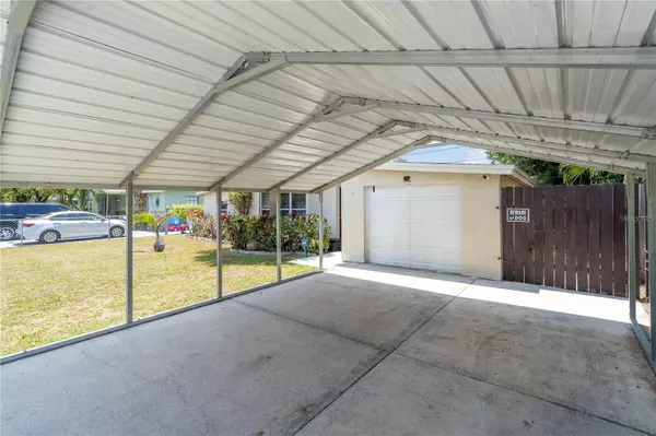 4904 HALIFAX DR, Tampa, FL 33615