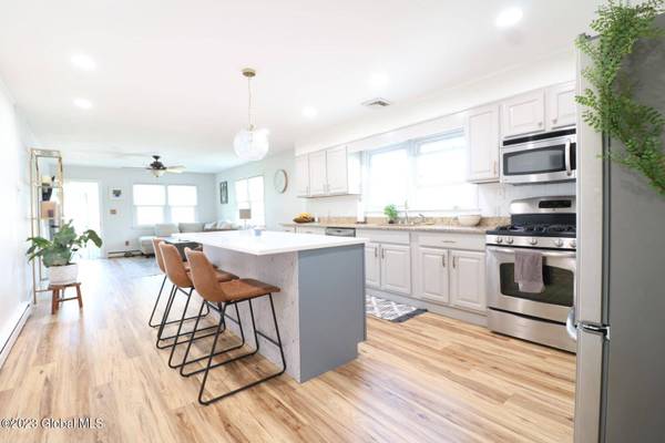 2 Van Buren Avenue, Colonie, NY 12205