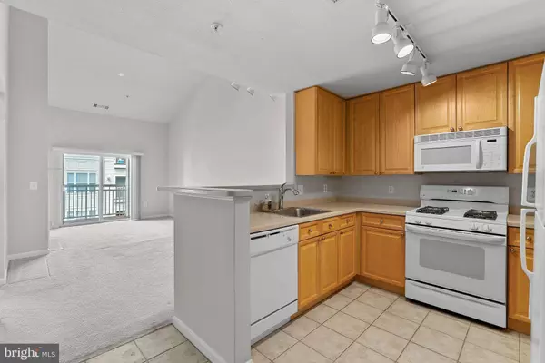 9480 VIRGINIA CENTER BLVD #438, Vienna, VA 22181