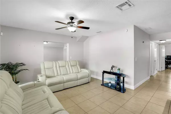 4904 HALIFAX DR, Tampa, FL 33615