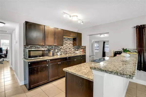 4904 HALIFAX DR, Tampa, FL 33615