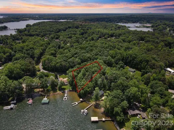 7326 Right Angle ST, Sherrills Ford, NC 28673