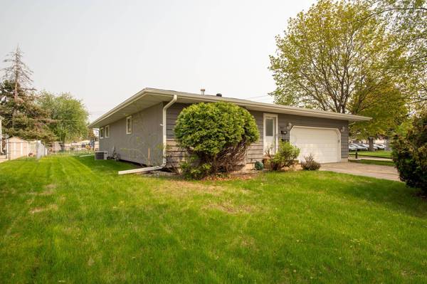 2005 15 Avenue S, Fargo, ND 58103